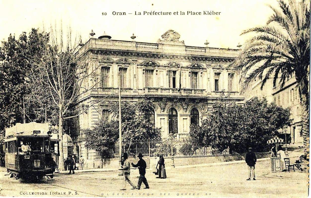 MH b- 047- Place Kleber et prefecture.JPG
